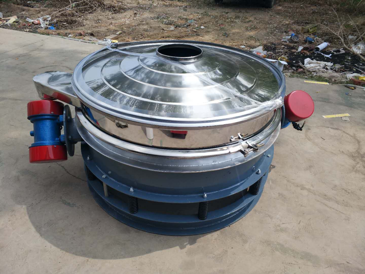 直排篩走貨一拔!!我們新鄉(xiāng)市廣合機械設備有限公司與無錫客戶簽訂1500直排篩兩臺今天發(fā)貨