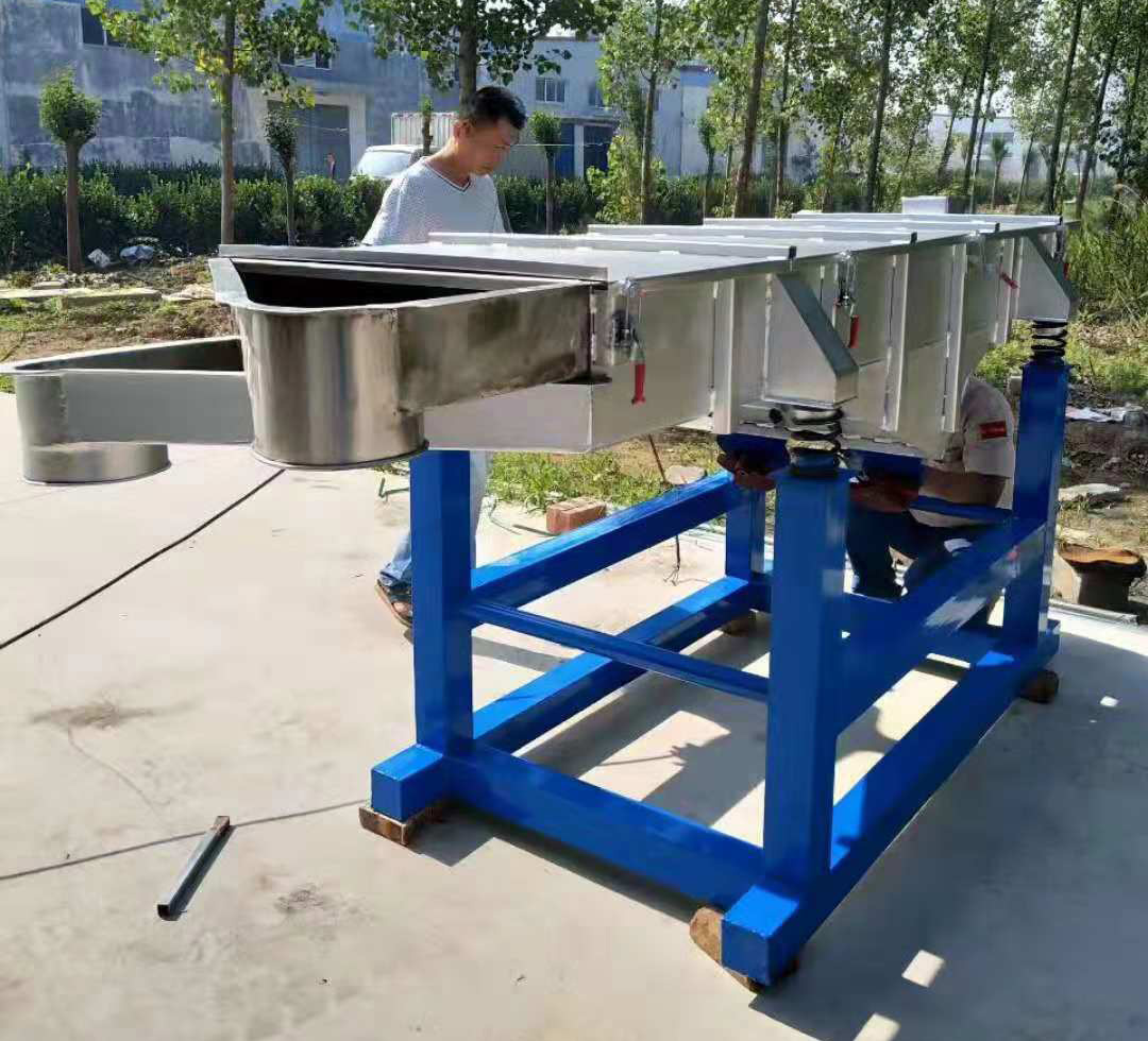 廣合小編分析直線振動(dòng)篩不出料原因